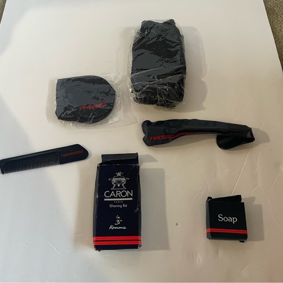 TWA Vintage Travel Kit with accessories - Picture 5 of 6